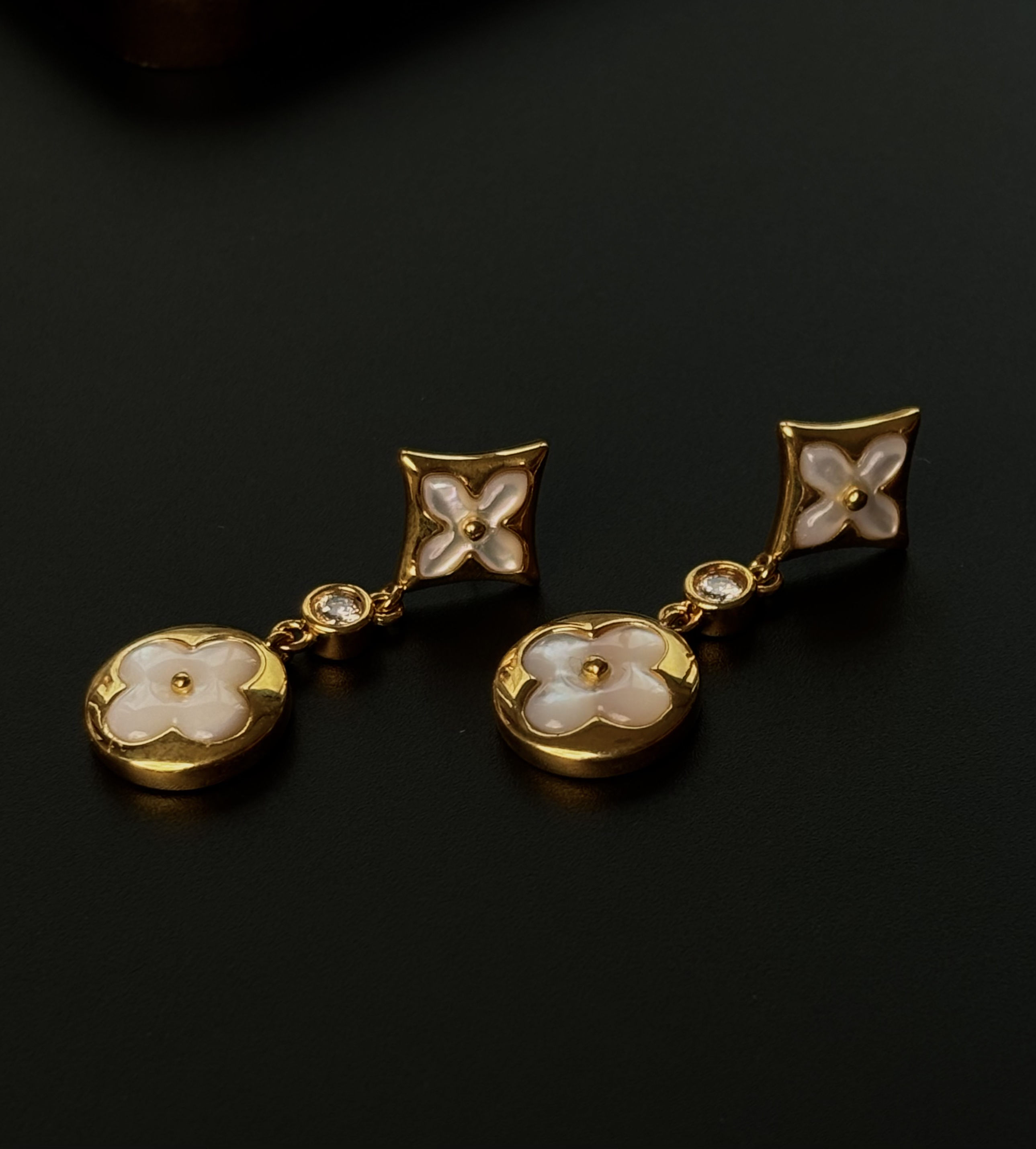 18k金耳钉 Au750耳钉 老花