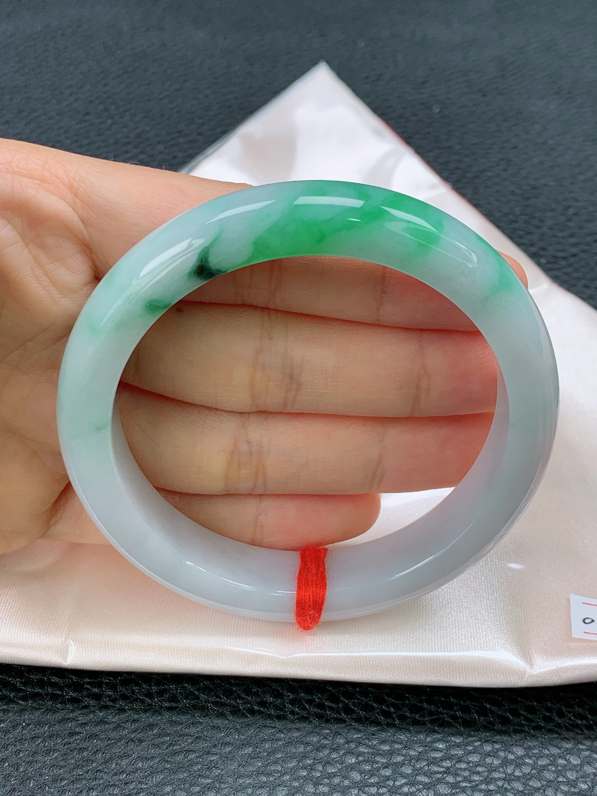 59圈口天然缅甸A货糯化白底青飘阳绿翡翠手镯