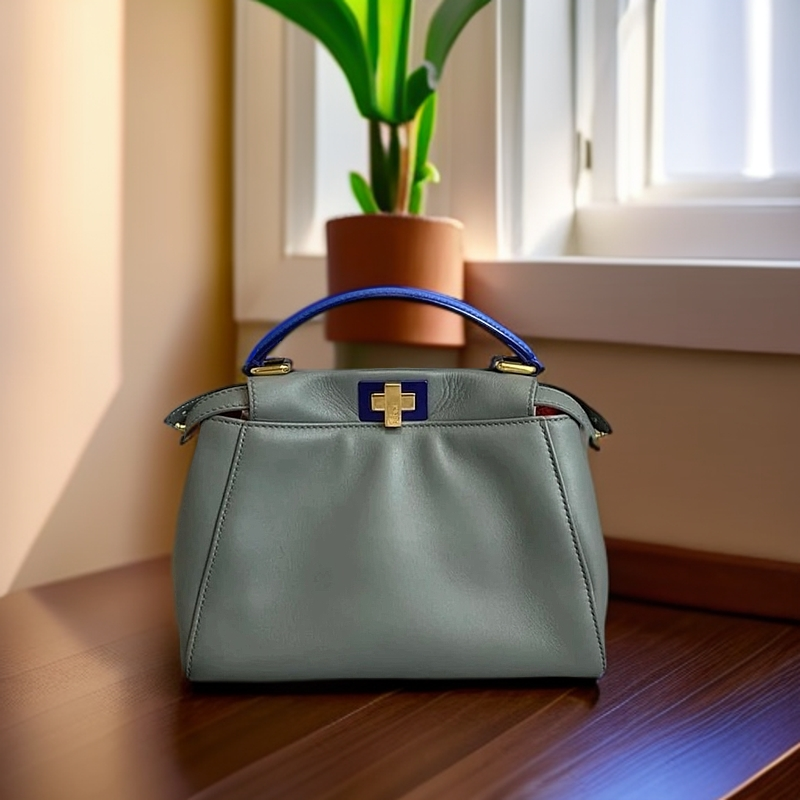 95新 FENDI/芬迪 芬迪 peekaboo小号磨砂扣 灰 单肩包8698536