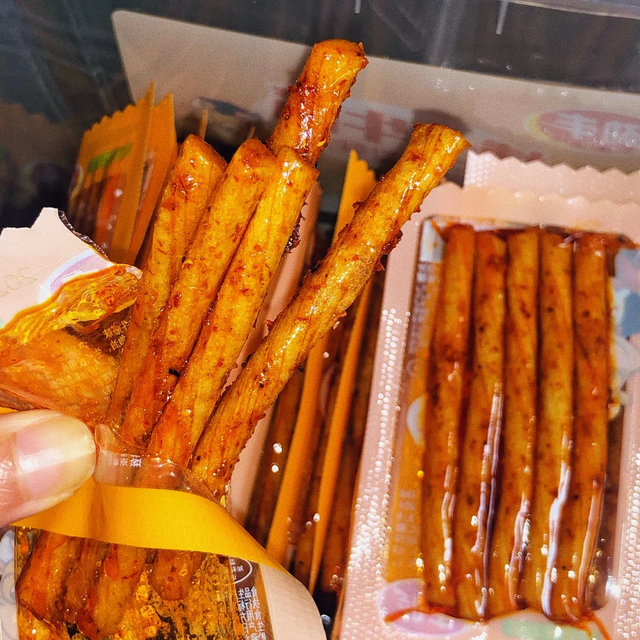 劲丰博士牛筋辣条盒装儿时怀旧小零食素牛筋小吃90回忆辣味食品