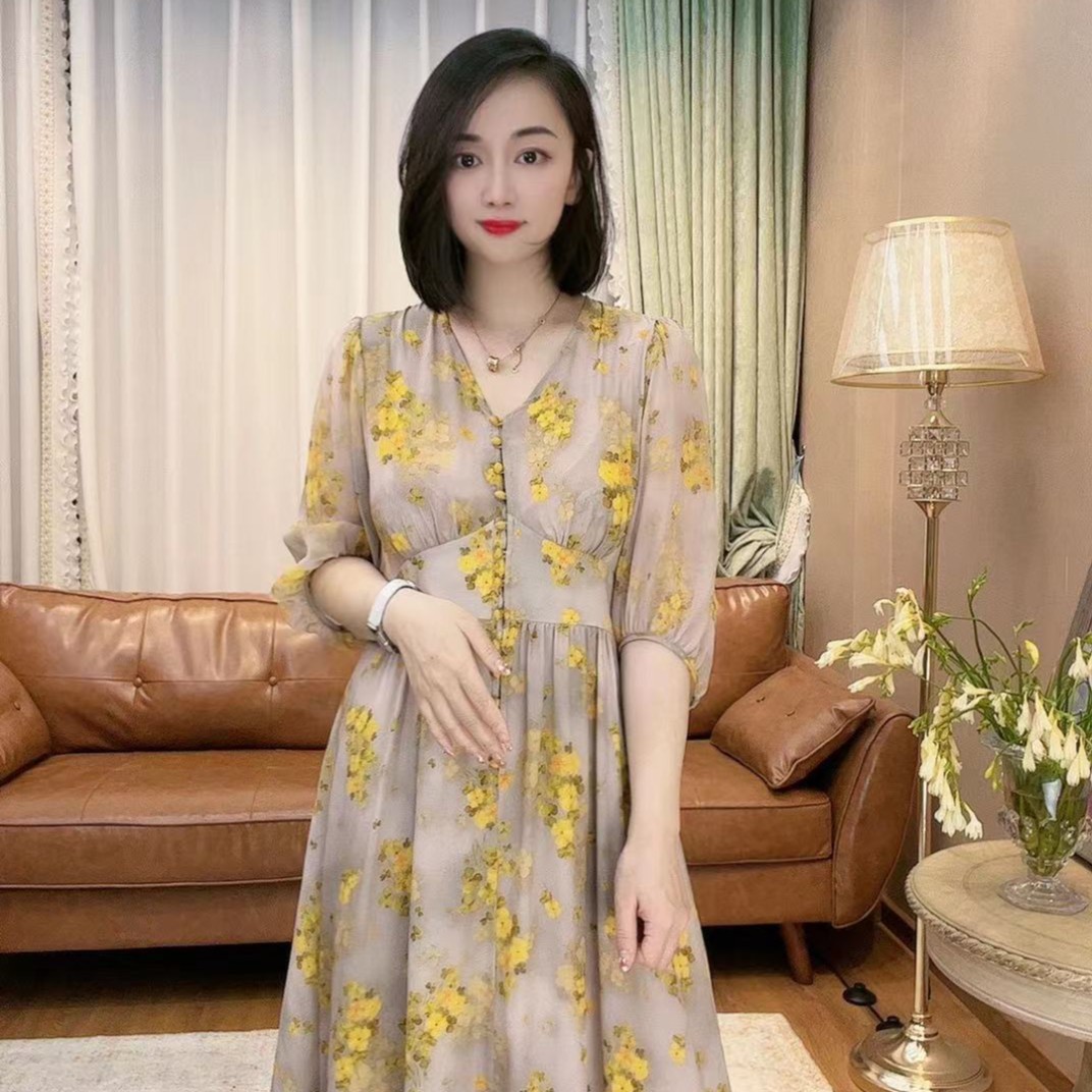 《潇潇心选》桑蚕丝连衣裙女装时尚V领90169洋气正宗桑蚕丝裙