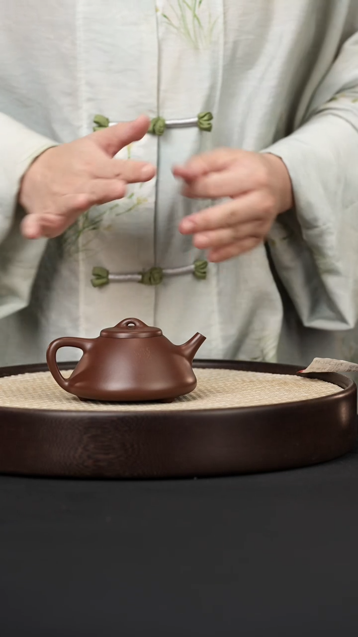 【闪购商品】紫砂茶壶如石瓢（刻心经）-高英180四号井