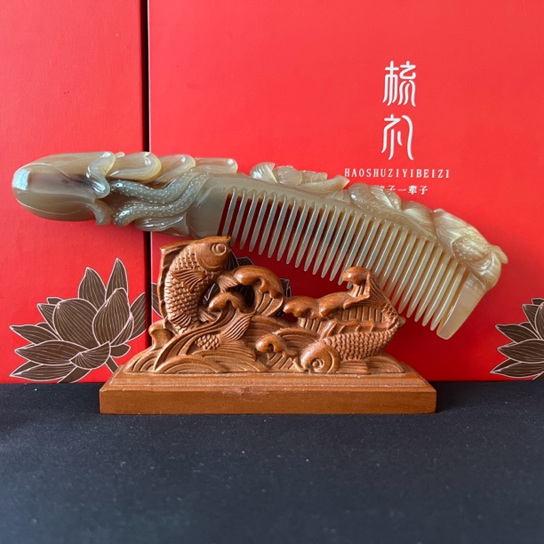 天然白水牛角加厚精雕手柄梳