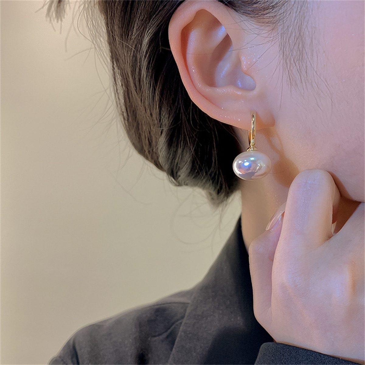 【E.1342】甜美高级感白色珠珠耳环女秋季新款潮圈圈耳饰3E4