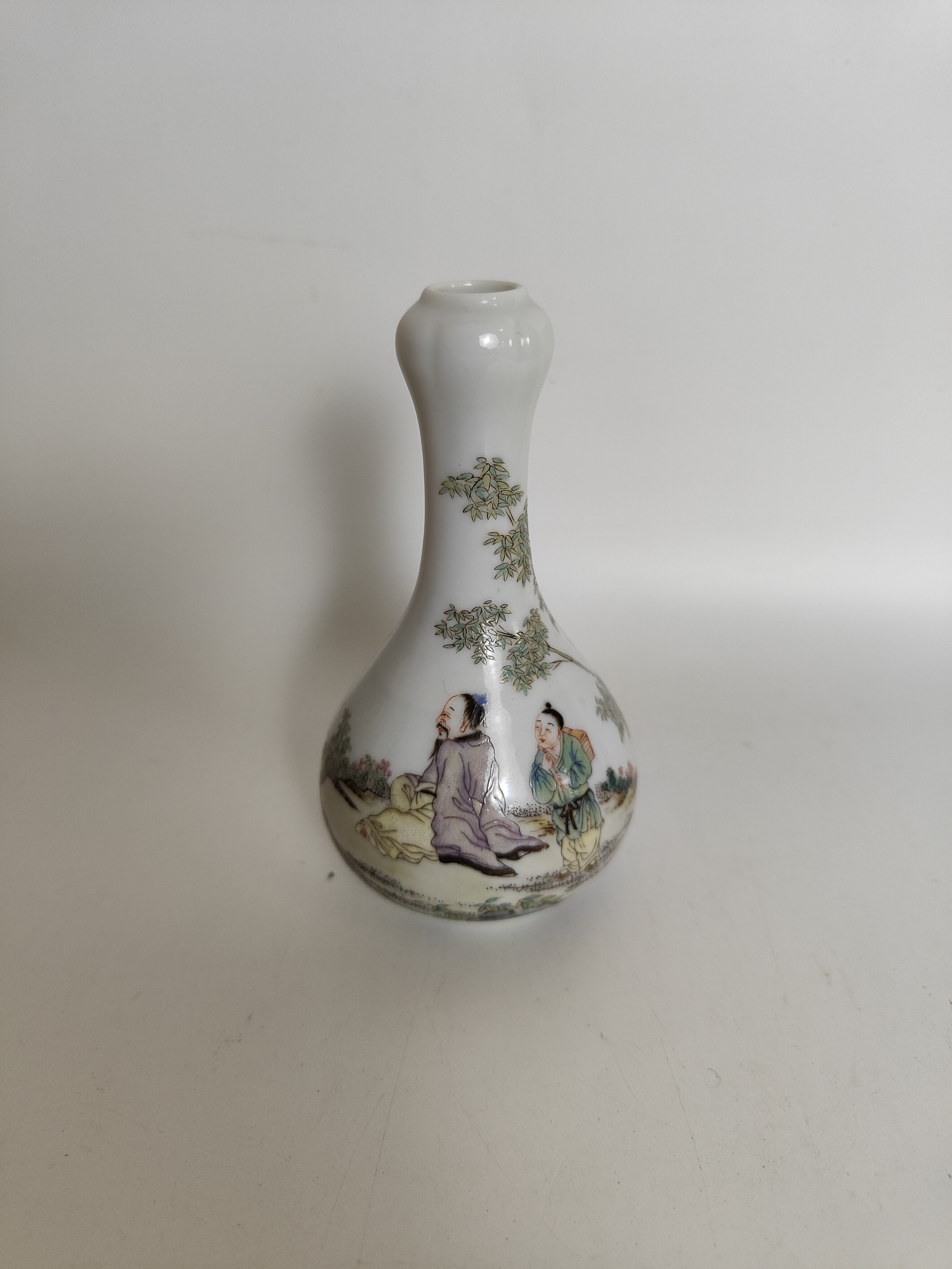 粉彩人物高氏图蒜头瓶