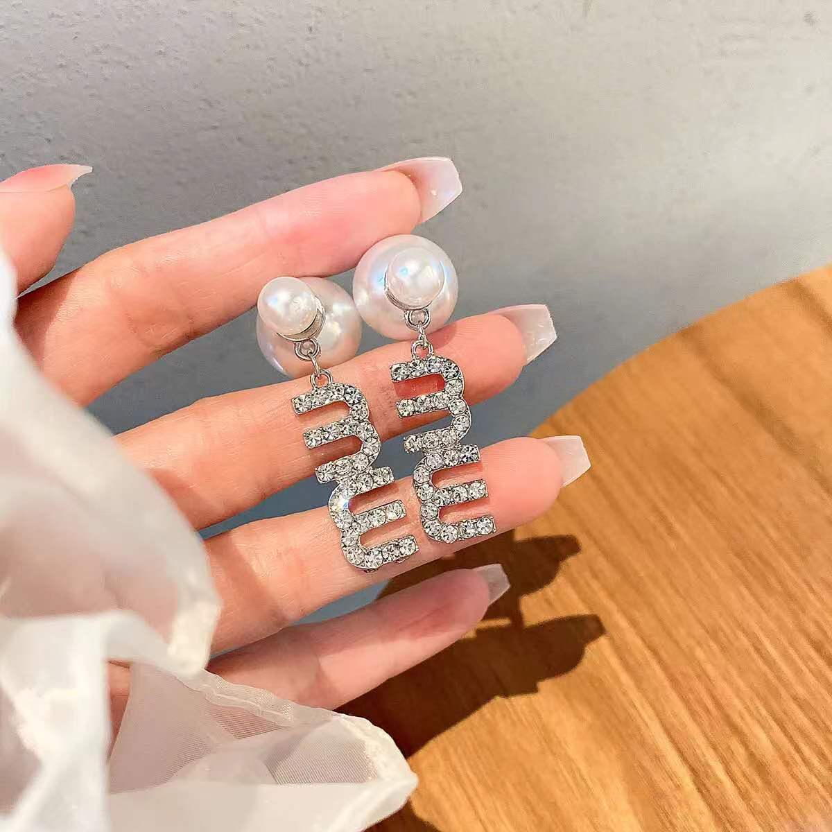 合金合成锆石耳饰 气质字母MM水钻耳环女百搭珠珠前后两戴耳饰188