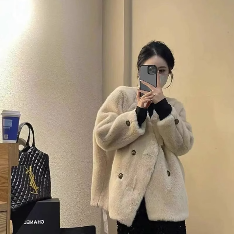 冬季年轻款气质短款V领皮毛一体时尚环保毛毛外套小香风