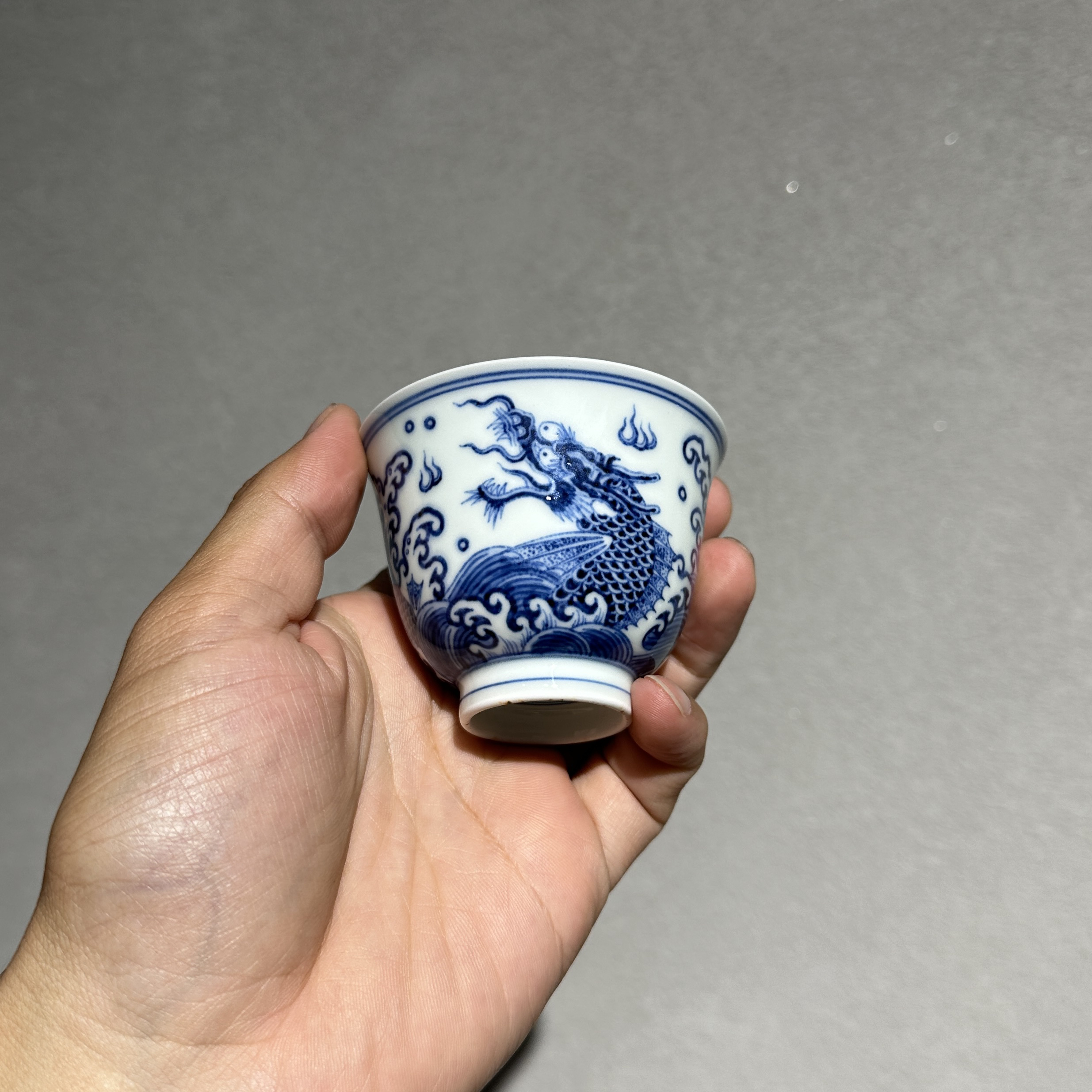 青花海水茶具鱼化龙铃铛杯口径7.5厘米满杯100毫升陶瓷茶杯品茗杯