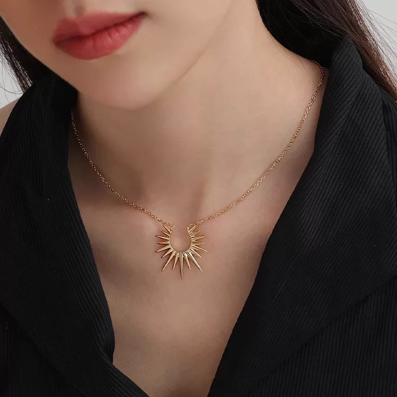 钛钢项链 欧美冷淡风小众设计太阳吊坠锁骨链设计感