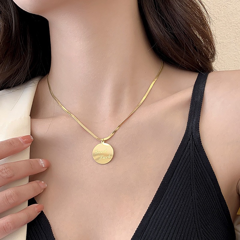 钛钢项链 轻奢高级冷淡风钛钢锁骨链➕好运圆牌吊坠