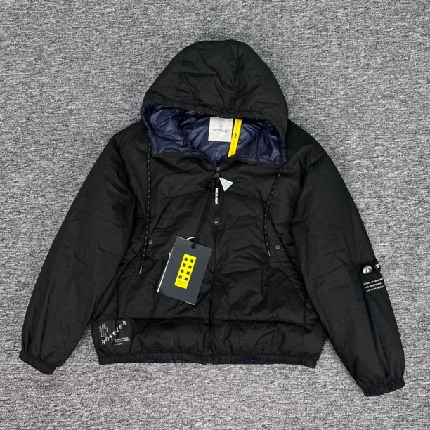 全新未使用 MONCLER 蒙口/联名款连帽羽绒服/3码/未使用/wk0591