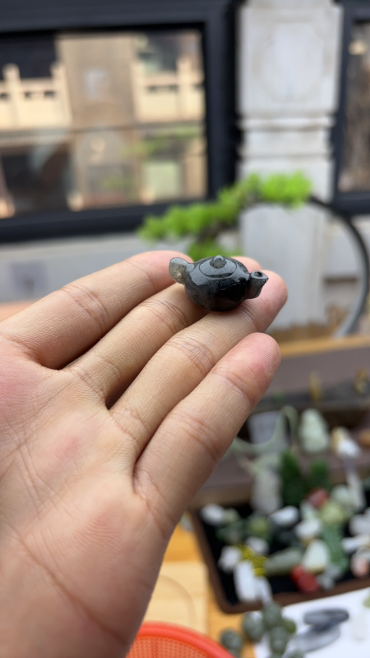 和田玉把把壶手工雕刻