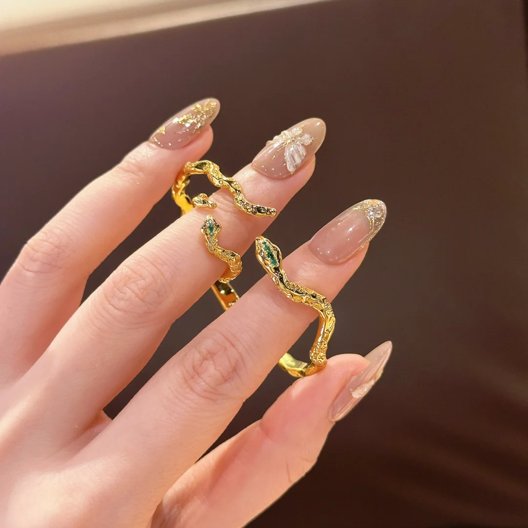 铜合金戒指 【隆金】新中式本命年蛇年小金蛇戒指轻奢高级感镶钻