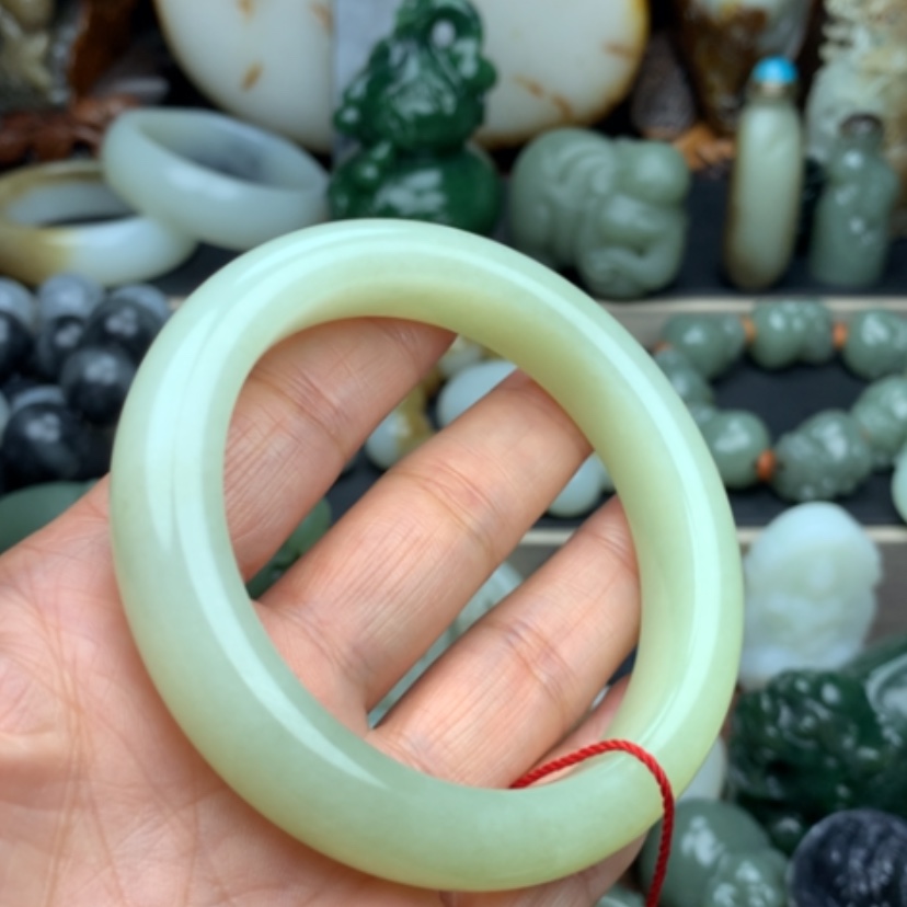 【闪购商品】和田玉手镯未镶嵌易****福