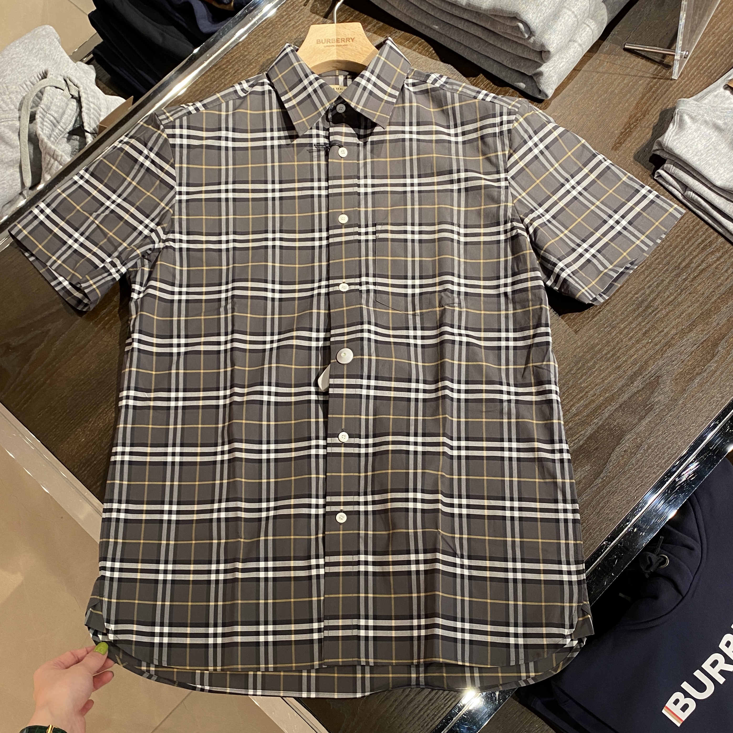 未使用 BURBERRY/博柏利 ●男款短袖休闲衬衫 深灰格纹经典时尚
