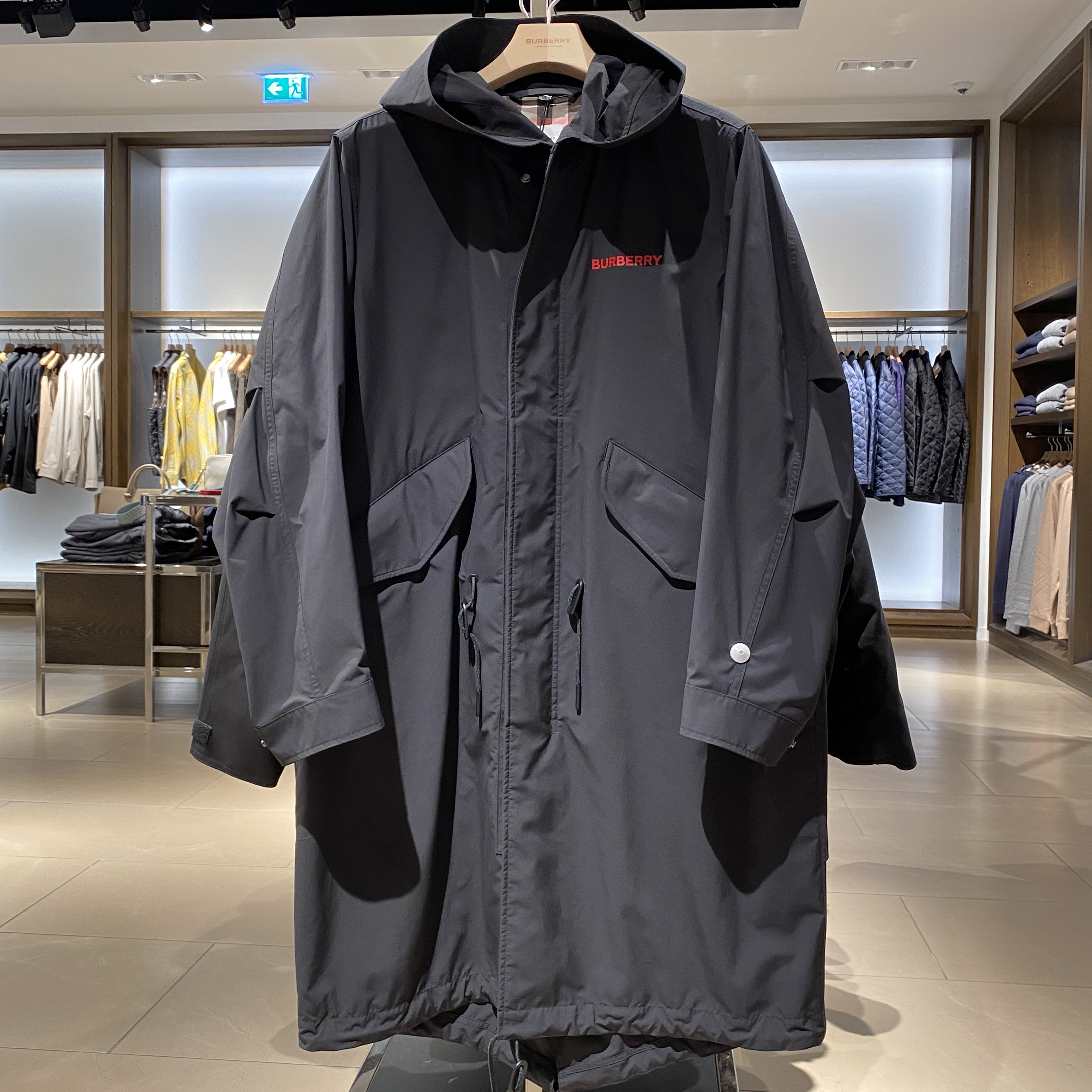 全新未使用 BURBERRY/博柏利 男士长款休闲风衣外套 带帽格纹内衬