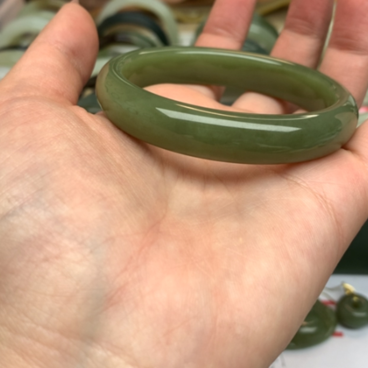 【闪购商品】和田玉手镯未镶嵌爱**释
