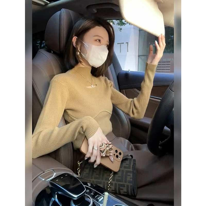 XLH4413810早春新款半高领针织衫女设计感小众内搭修身显瘦长袖打