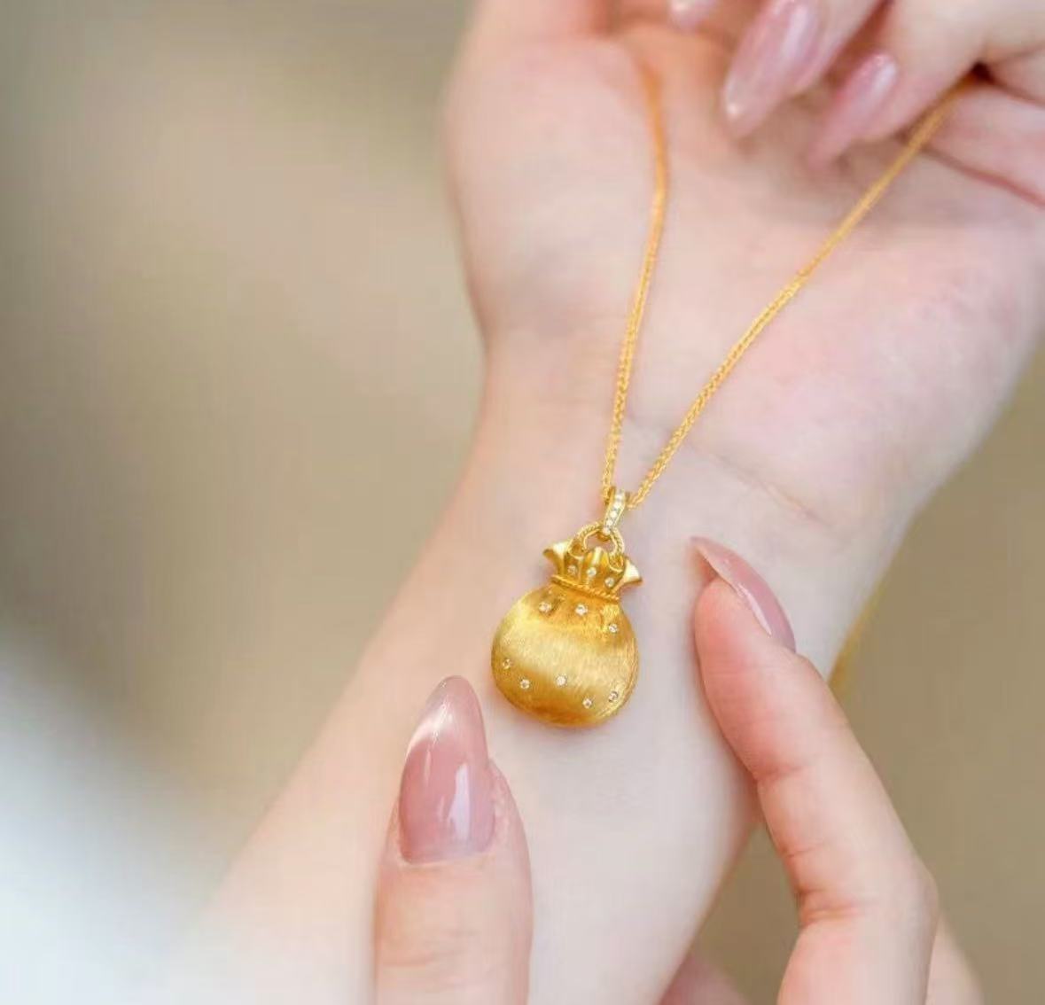铜合金吊坠 古法轻奢黄金色福袋女小众设计镶钻