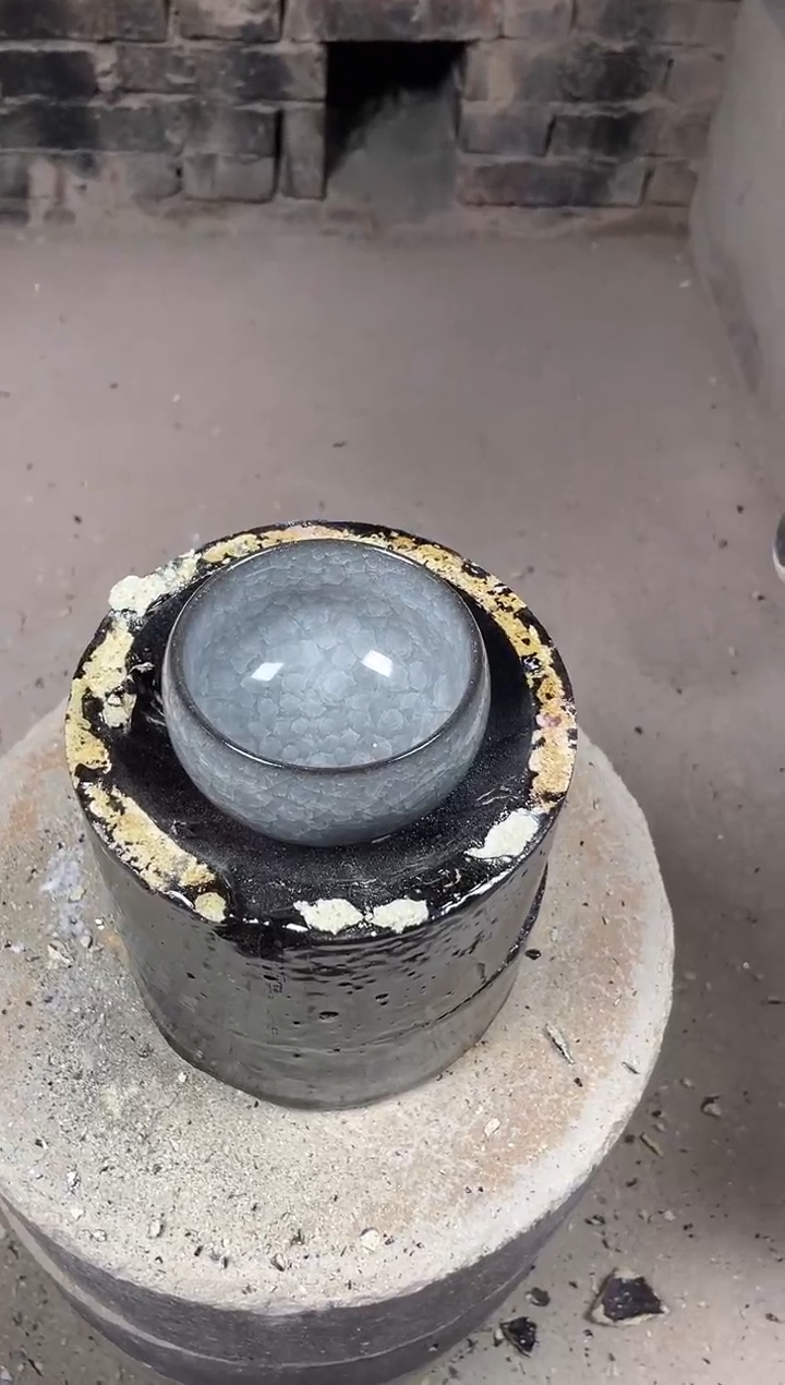 【闪购商品】瓷茶盏黑冰裂（带礼盒和证书）