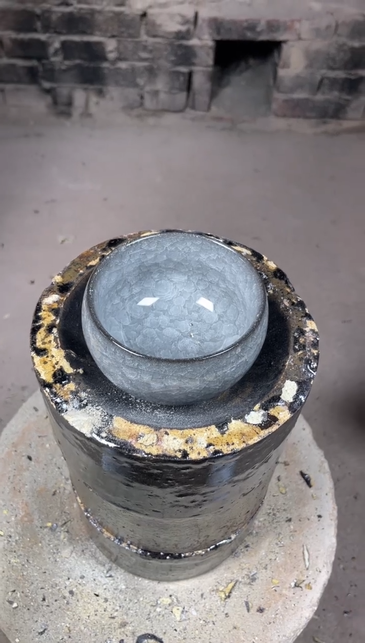 【闪购商品】瓷茶盏黑冰裂（带礼盒和证书）
