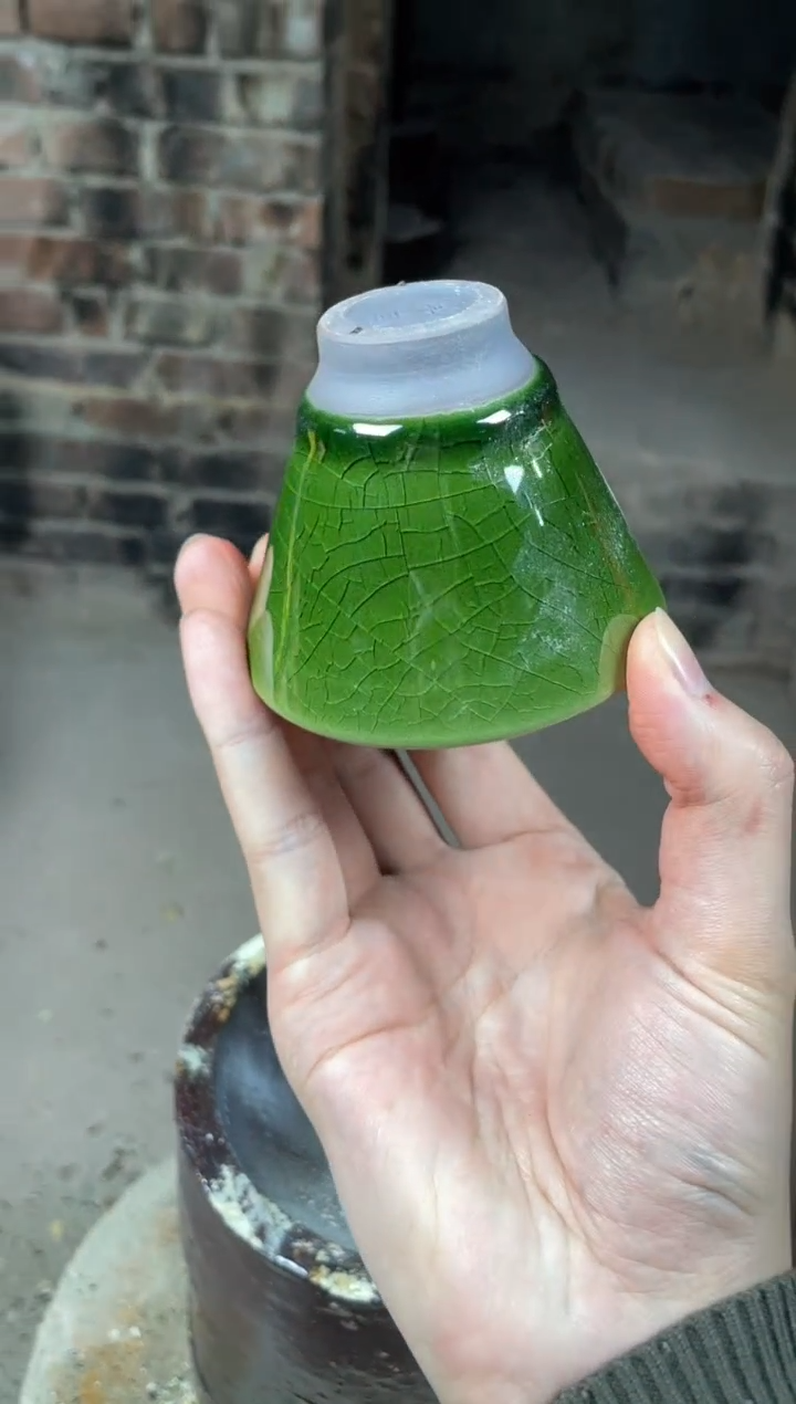 【闪购商品】瓷茶盏斗笠帝王绿（带礼盒和证书）