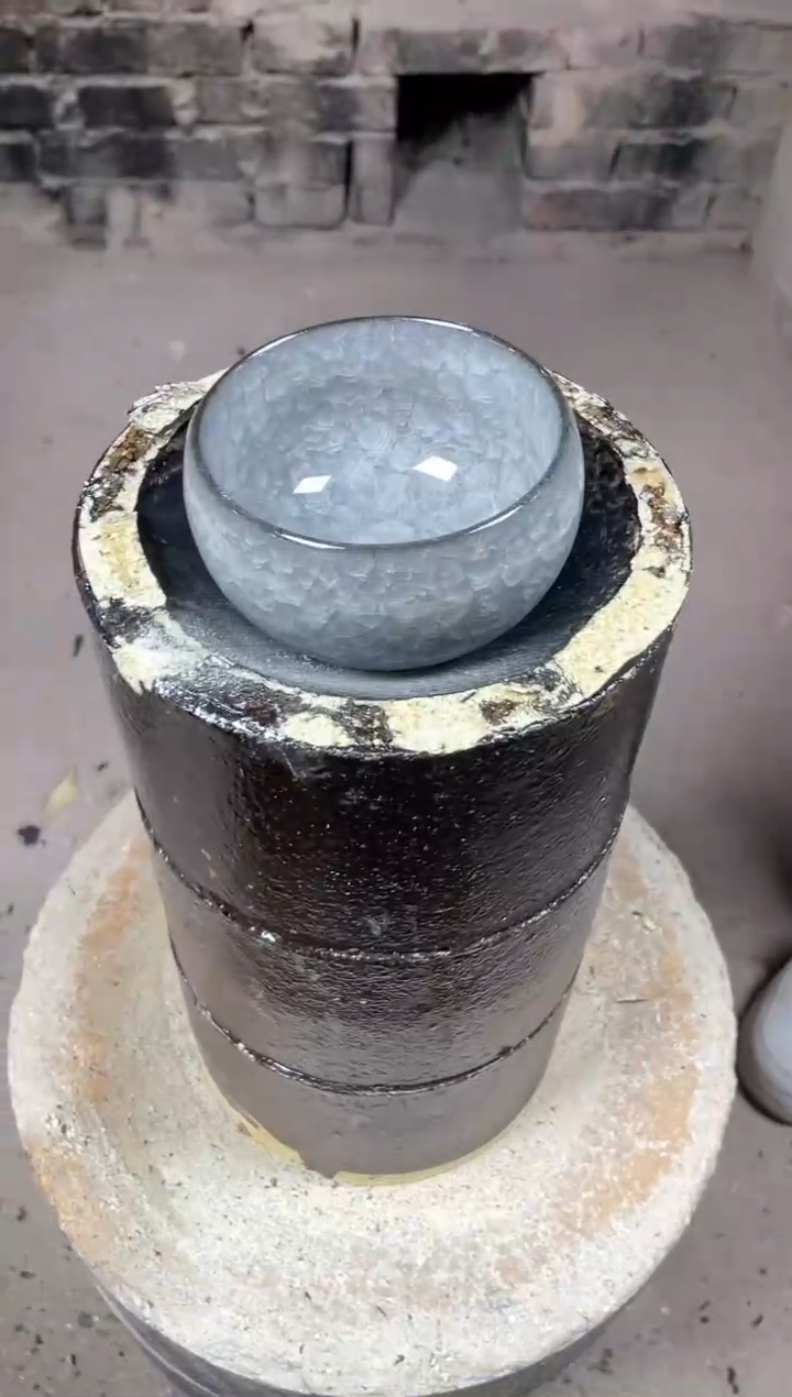 【闪购商品】瓷茶盏黑冰裂（带礼盒和证书）