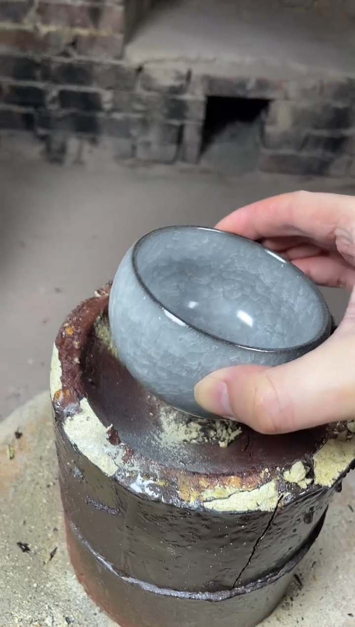 【闪购商品】瓷茶盏黑冰裂（带礼盒和证书）