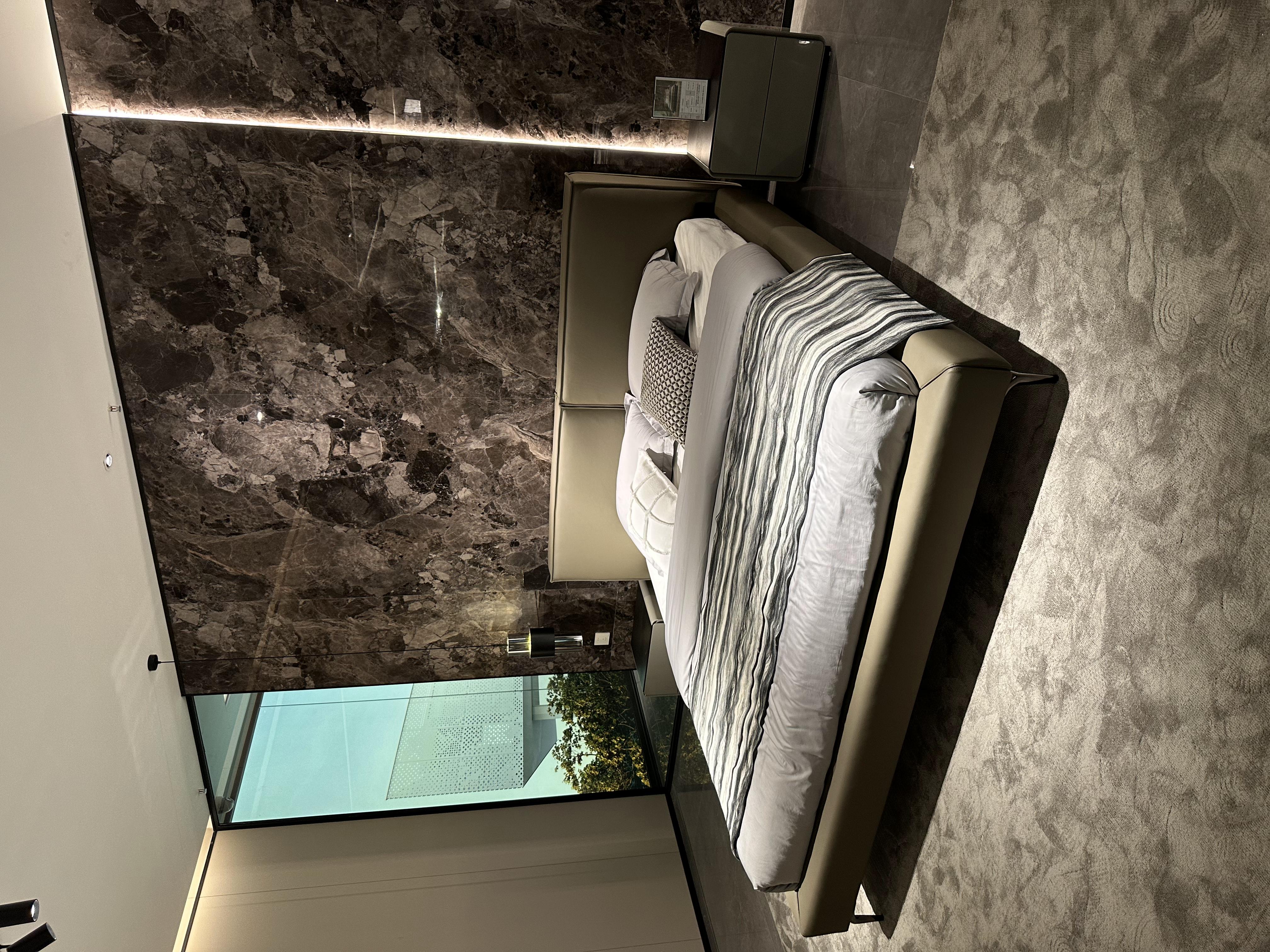 斯琴意式极简豆腐方块头层牛皮床高端大气设计师主卧真皮床定制床