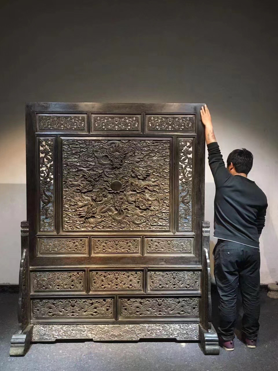 【九龙壁】 九龙壁屏风，（不包邮）高2.05米 宽1.66米 厚0.58米