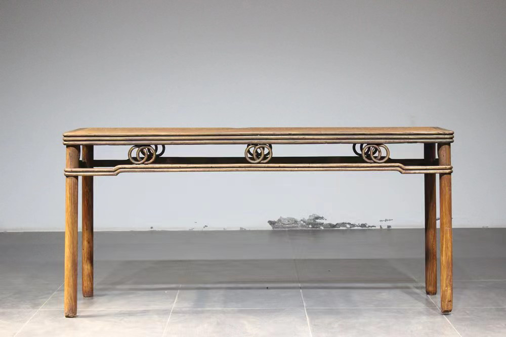 明式【书案】采用圆包圆制式，榆木材质，尺寸长170宽48高81