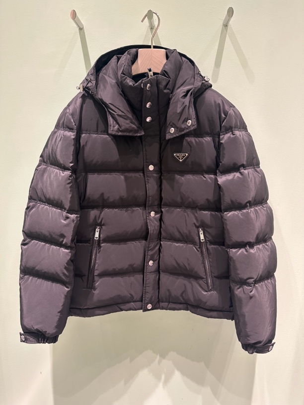 未使用 Prada/普拉达 男士男款休闲时尚保暖羽绒服