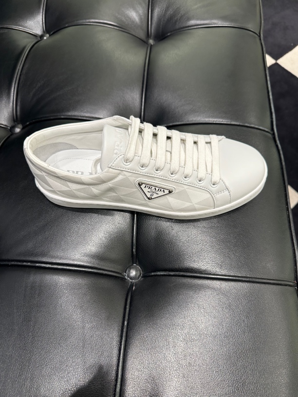 未使用 Prada/普拉达 休闲鞋链接、定链接请拍