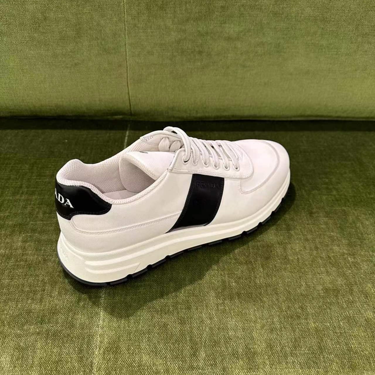 全新未使用 Prada/普拉达 男款运动鞋休闲时尚经典跑步百搭舒适