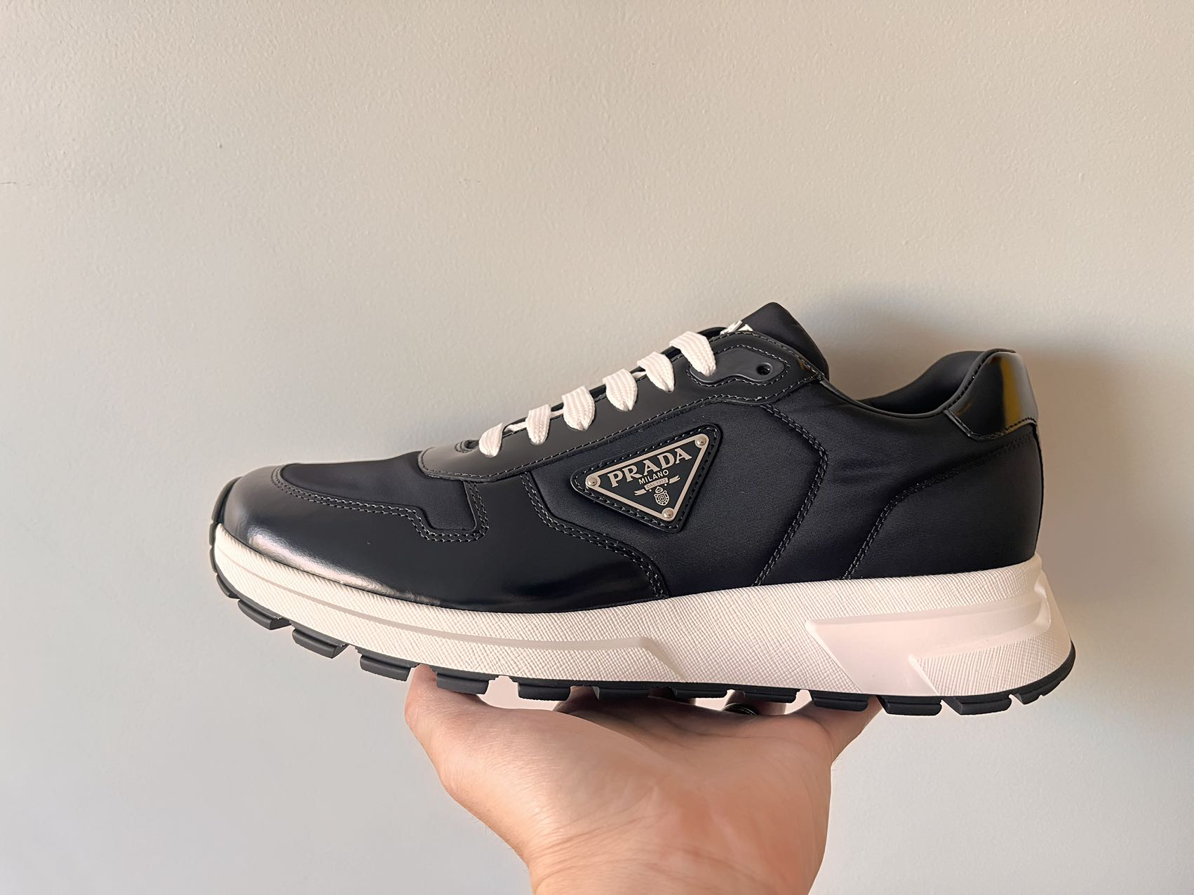 未使用 Prada/普拉达 男款男士休闲百搭时尚运动鞋