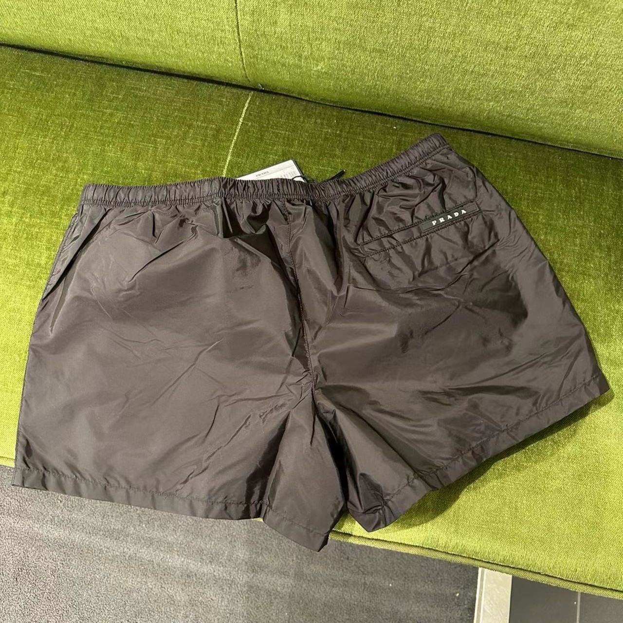 未使用 Prada/普拉达 全新未使用 男款 时尚百搭 短款沙滩裤