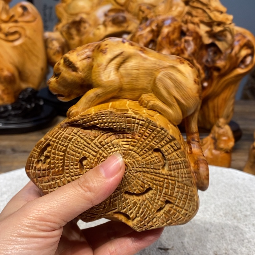 【闪购商品】崖柏根雕百**独