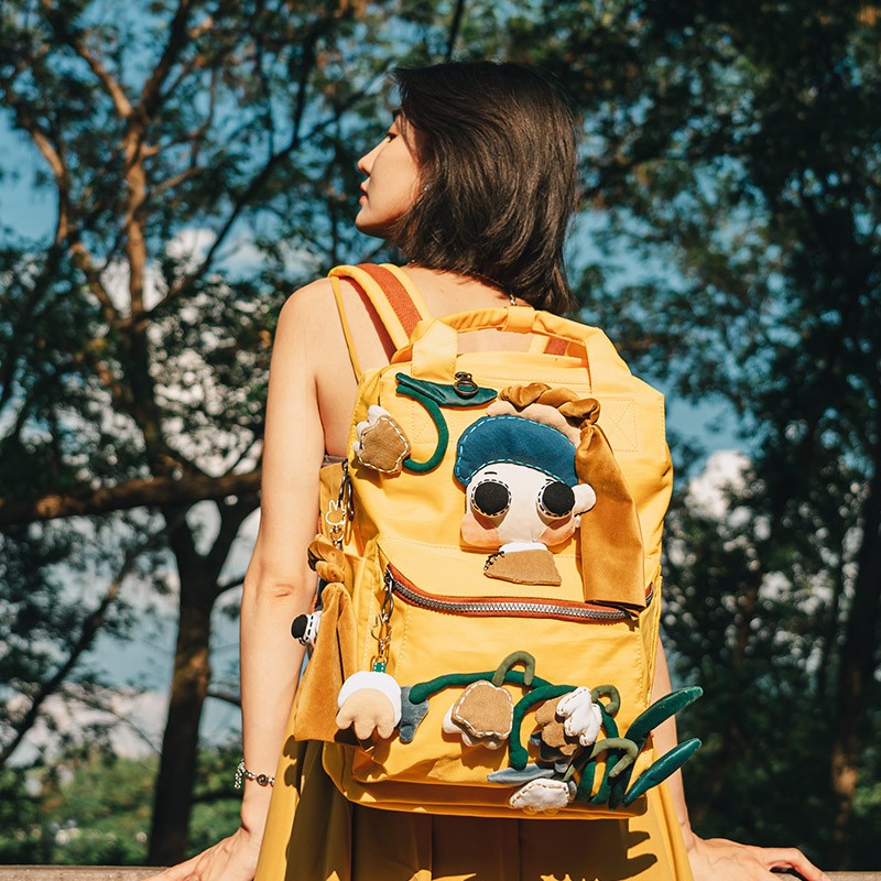 芽小七原创名画戴珍珠耳环的少女手工设计感小众双肩书包女大学生