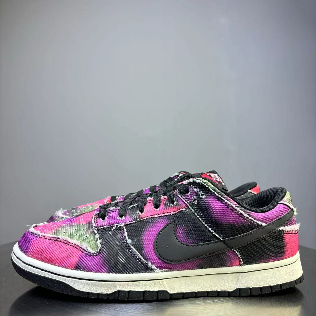 90新 NIKE/耐克 44码 NikeDunk低帮街头涂鸦黑紫板鞋 非原盒