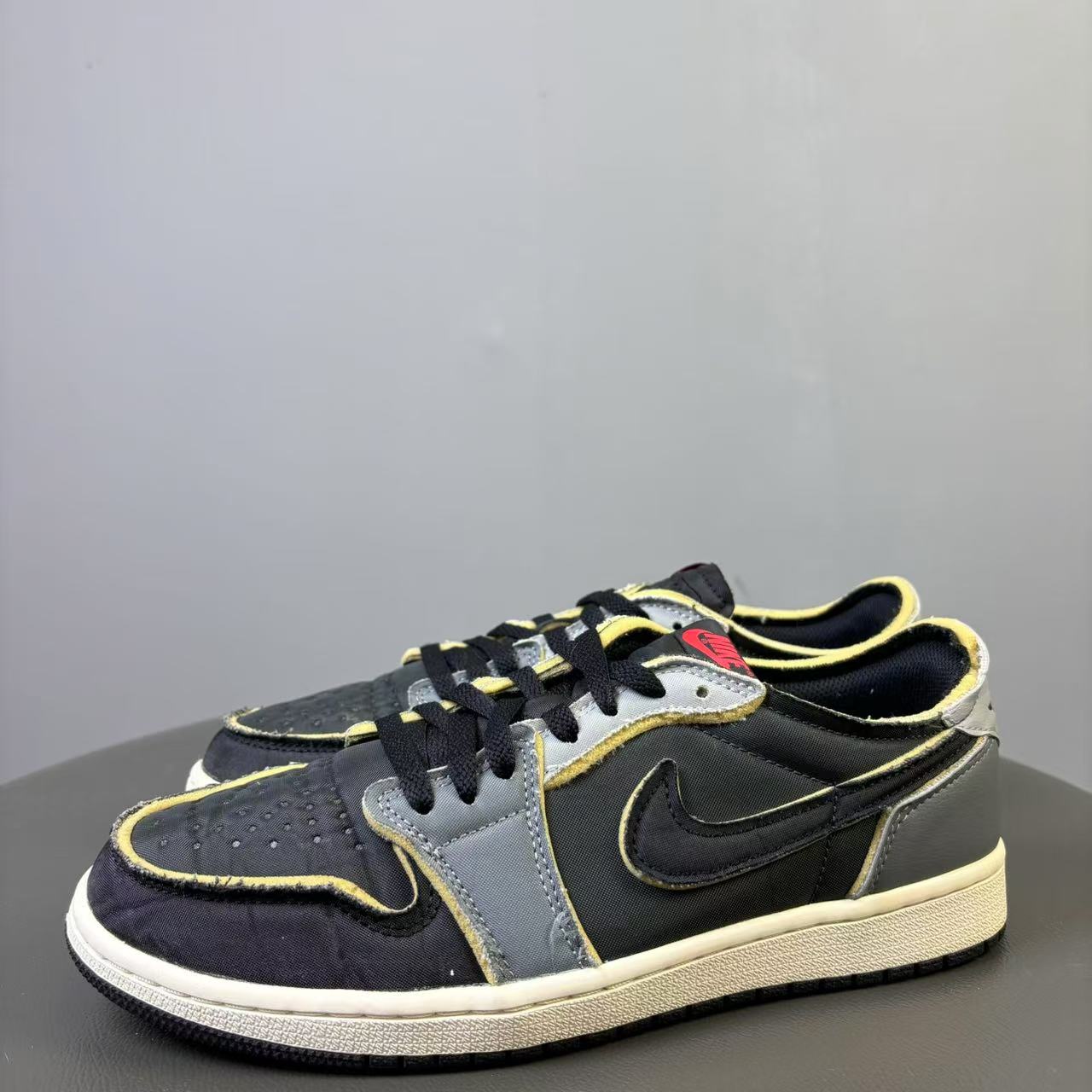 95新 AIR JORDAN 43码 AJ1黑灰球鞋 非原盒