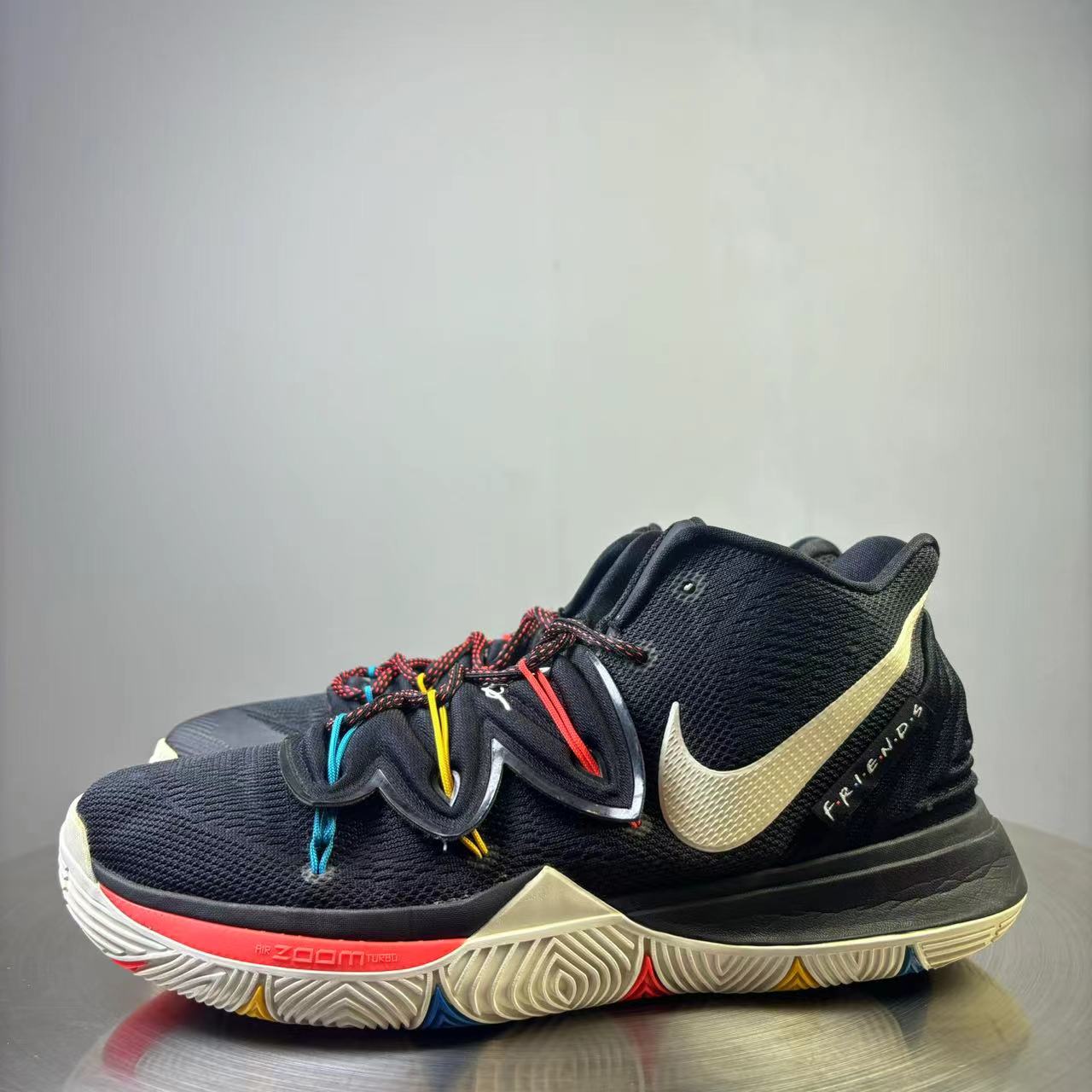 90新 NIKE/耐克 45码 Nike欧文5老友记 黑色实战篮球鞋 非原盒