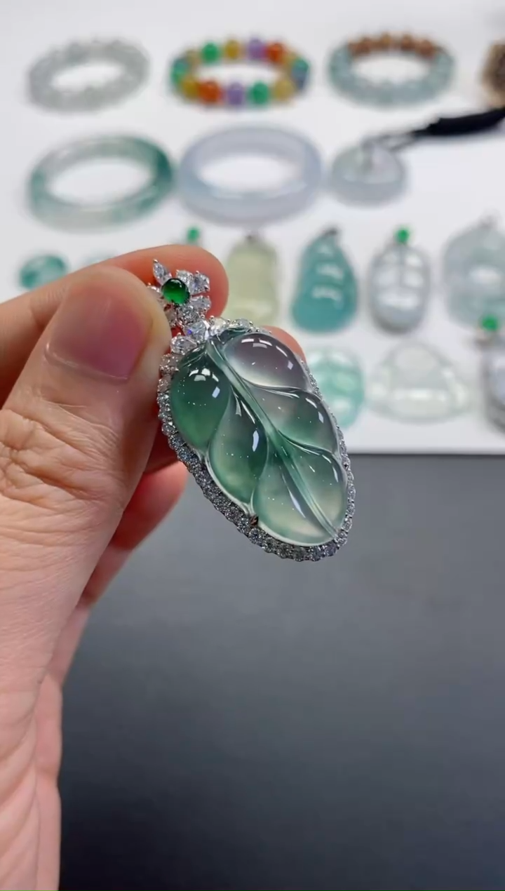【闪购商品】翡翠颈饰18K金镶嵌0696931507