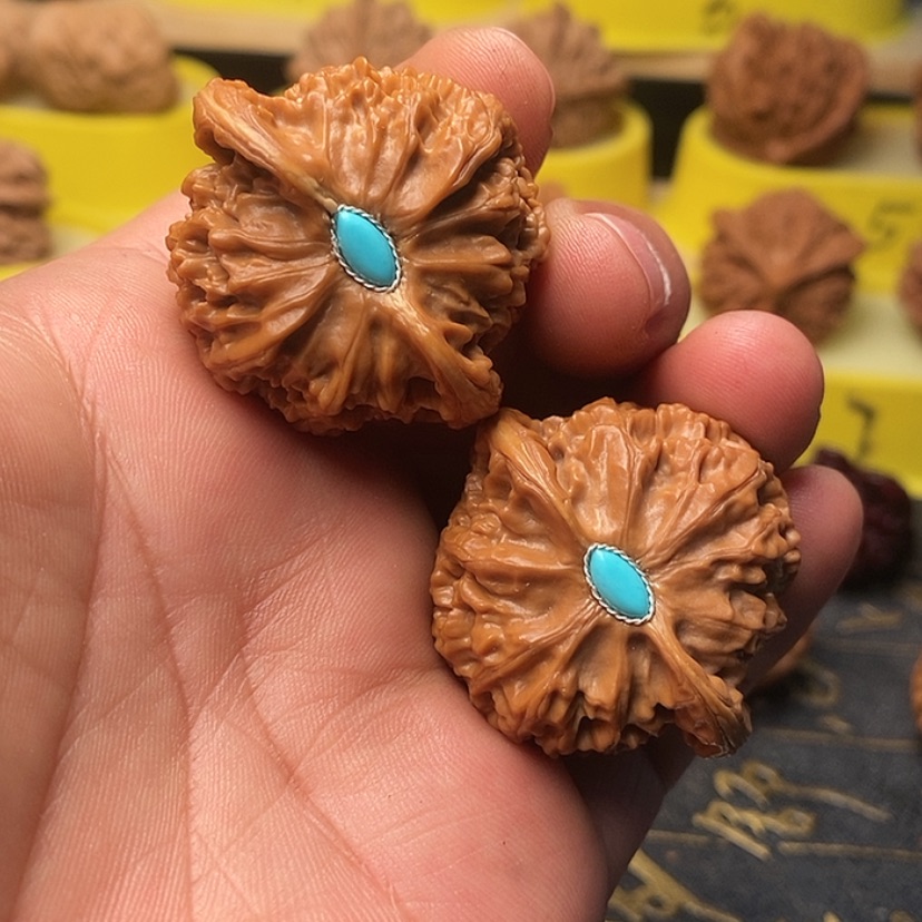 【闪购商品】文玩核桃吊坠小****?