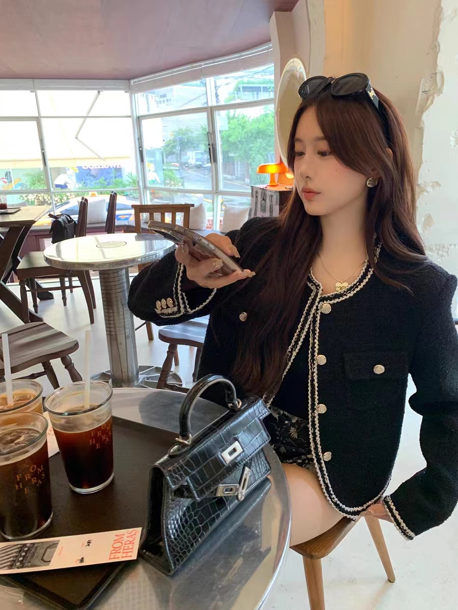 3521【欧货亮丝外套】精致重工百搭小香风外套女秋冬新款充棉加厚