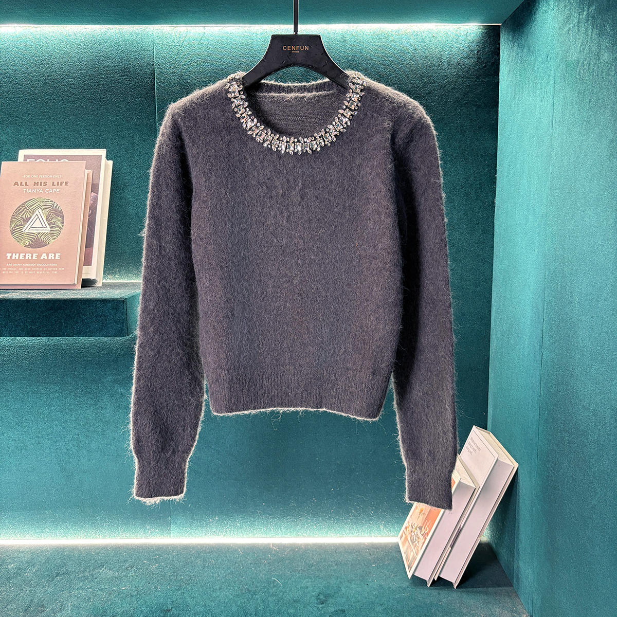 【CENFUN】法式慵懒风钉珠亮片装饰圆领毛绒毛衣女A230117