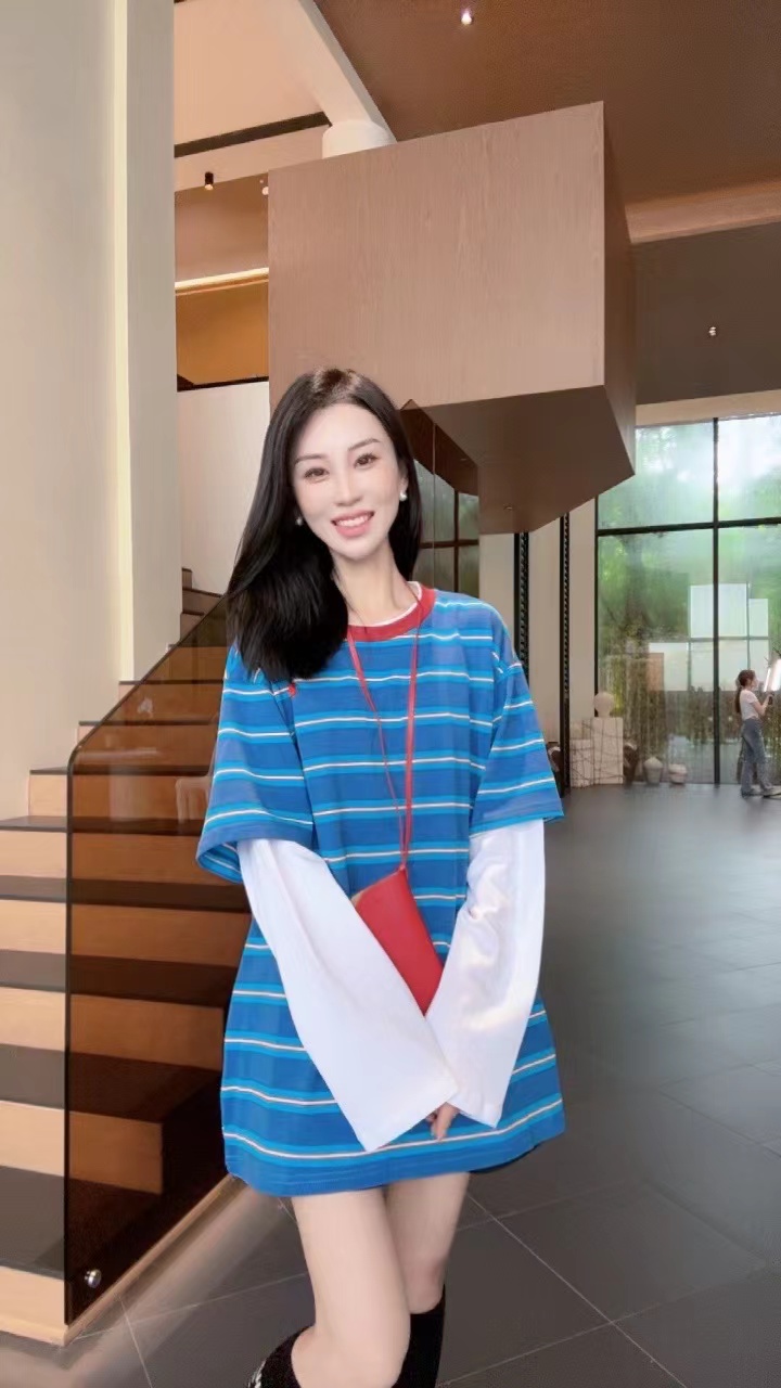 诺小晨推荐--春季新款撞色蓝色条纹宽松假两件休闲长袖卫衣Q02