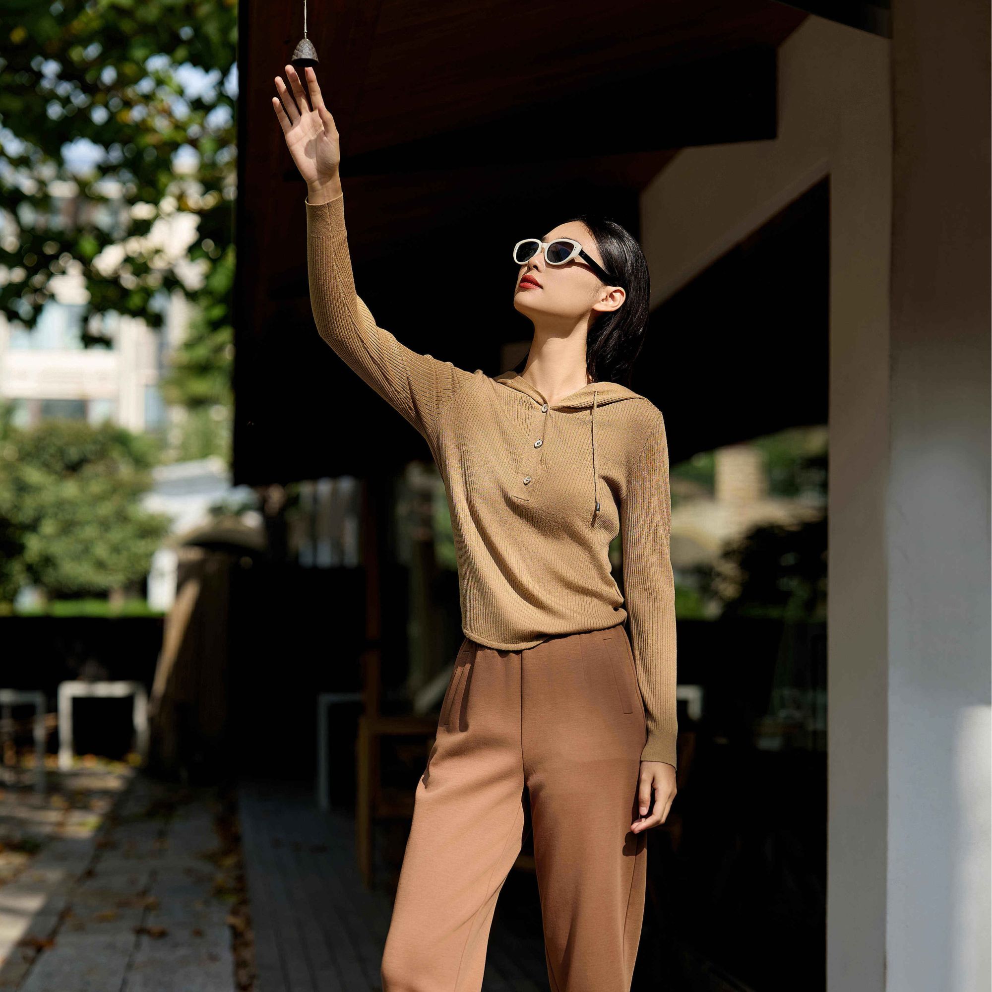 2024春季时尚休闲带帽长袖针织衫