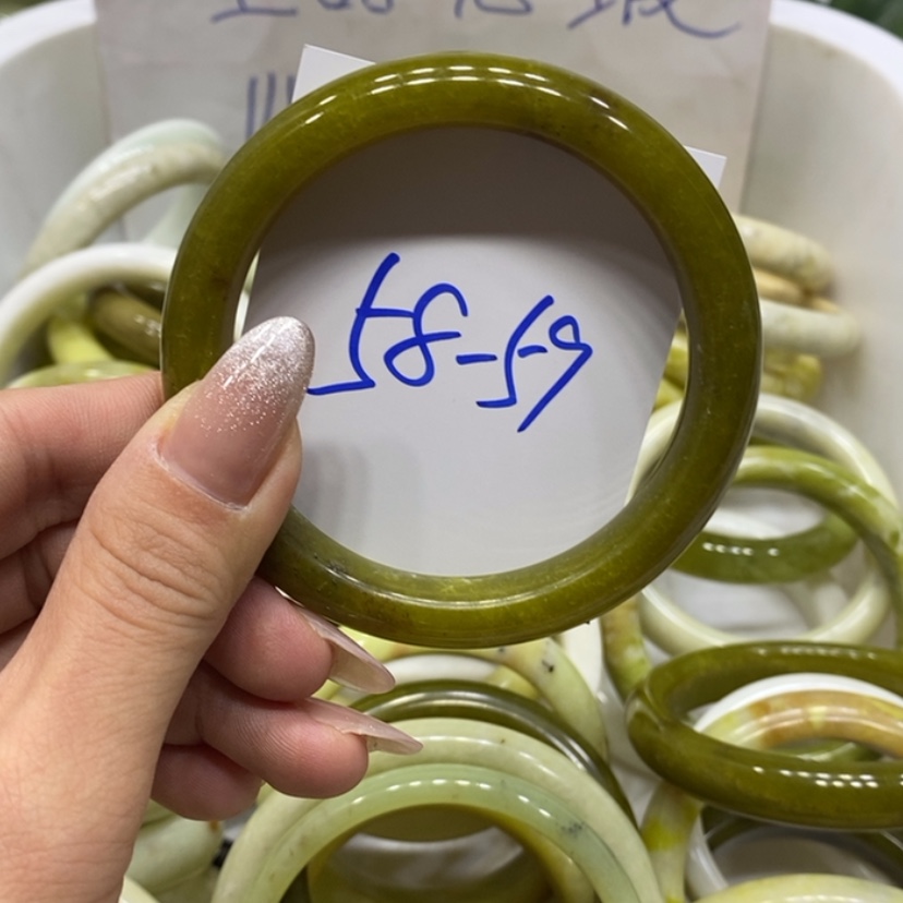 【闪购商品】蛇纹石玉手镯未镶嵌79