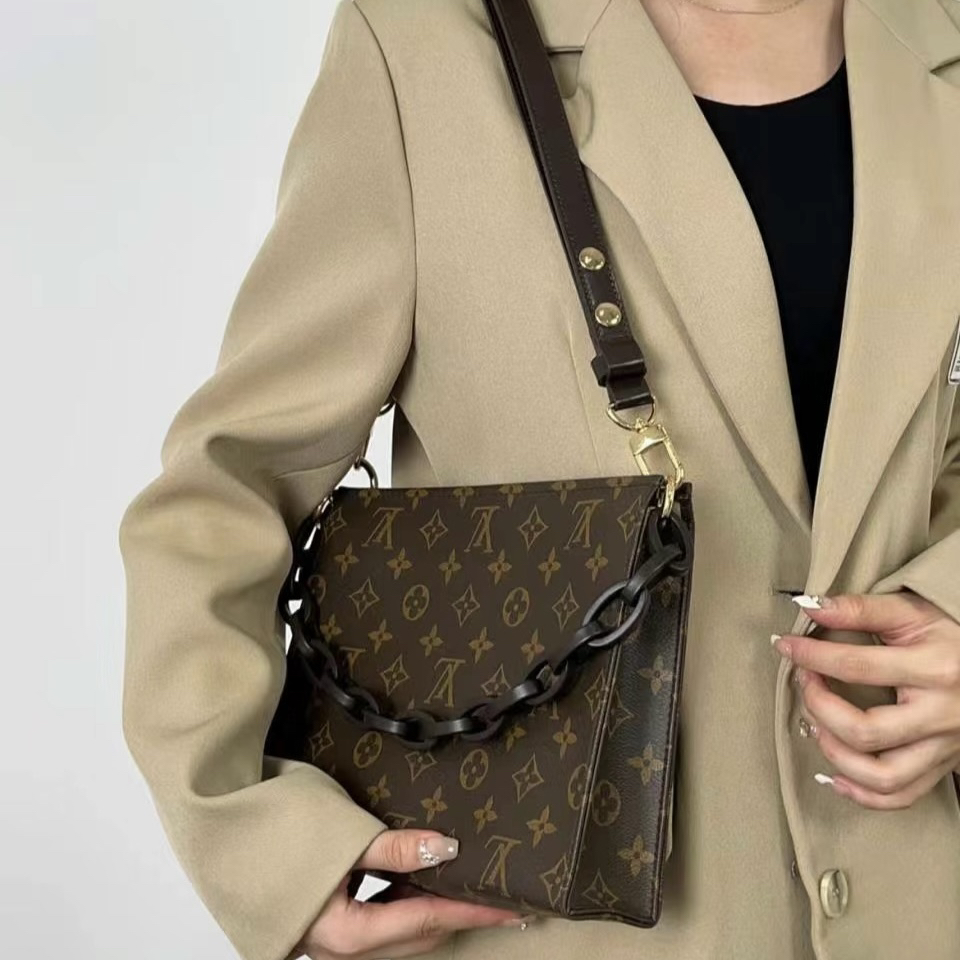 95新 LouisVuitton/路易威登 LV洗漱26单肩包 8869