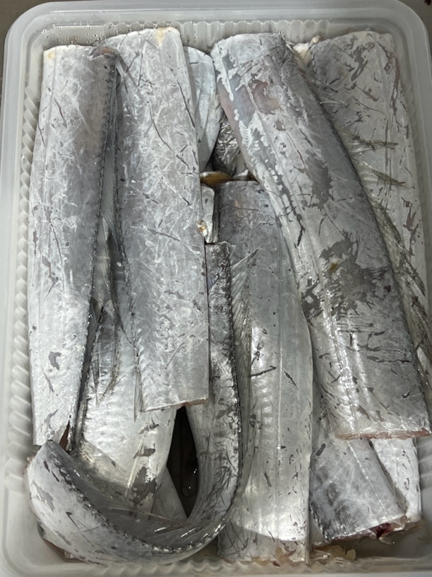 连云港冷冻发货带鱼段10斤一斤3到4条花皮破腹带鱼切段